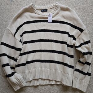 GAP Women's Cream and Black Striped Sweater